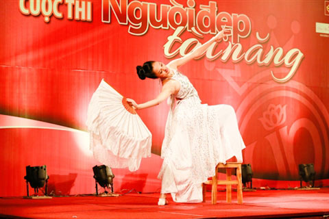Xem các thí sinh hoa hậu thi tài năng - 4