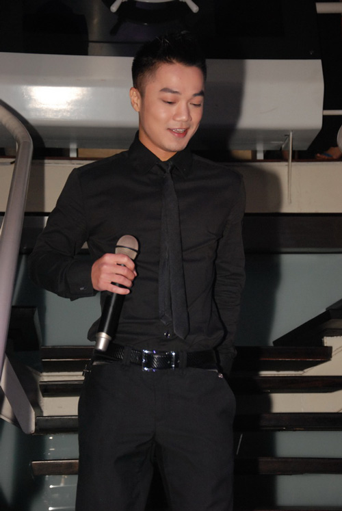 “Hoàng tử” The Voice hút fan nữ Hà Nội, Ca nhạc - MTV, Bui Anh Tuan, Hong Duong, M4U, Thuy Trang, Minh Vuong, Noi tinh yeu bat dau, Nac thang len thien duong, Bai ca tinh yeu, De mai ben em, Em, Ban tinh ca cho em, the voice, giong hat Viet, tin tuc