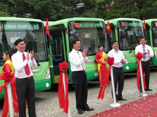 Xe buýt nhỏ thông minh chính thức hoạt động - 1