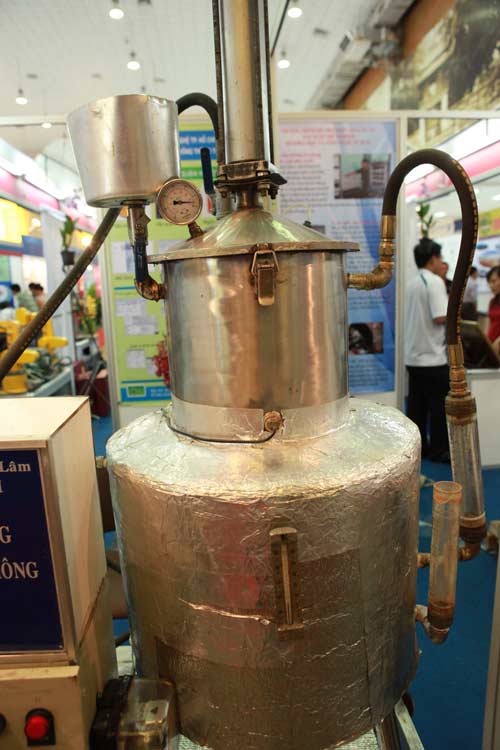 Ấn tượng gian hàng của Sở KH-CN TP.HCM, Công nghệ thông tin, techmart 2012, So KHCN TP HCM, Ro-bot 5 bac tu do, Giuong cho nguoi bat dong, Thiet bi co dac mat ong, Nguyen Hay, Nguyen Long Uy Bao, Techmart, khai mac techmart 2012, cong nghe, trien lam techmart 2012,