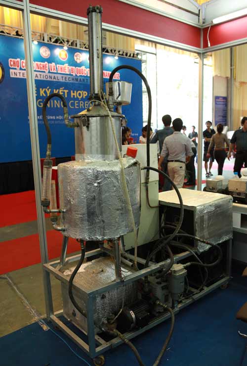 Ấn tượng gian hàng của Sở KH-CN TP.HCM, Công nghệ thông tin, techmart 2012, So KHCN TP HCM, Ro-bot 5 bac tu do, Giuong cho nguoi bat dong, Thiet bi co dac mat ong, Nguyen Hay, Nguyen Long Uy Bao, Techmart, khai mac techmart 2012, cong nghe, trien lam techmart 2012,