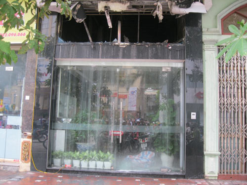 Cháy tiệm vàng: Nhà không cửa thoát hiểm - 2