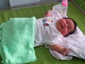 Bé sơ sinh nặng 6,5 kg ở Quảng Nam