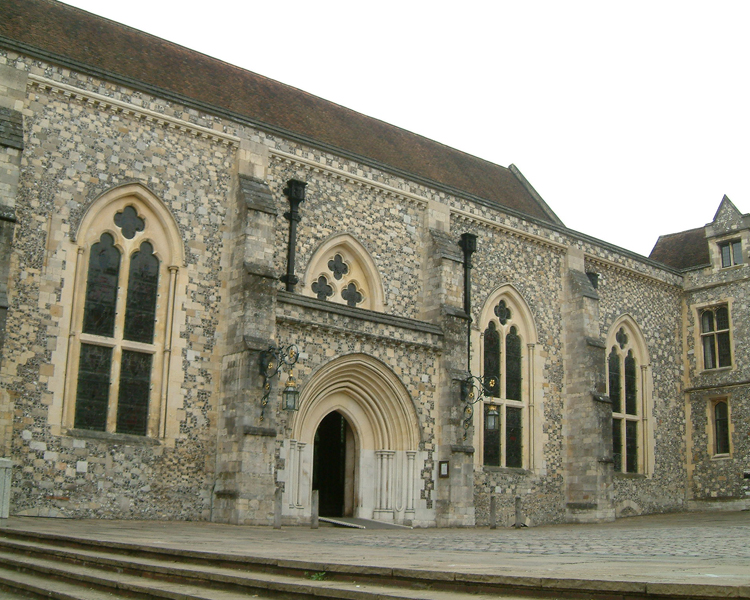 Winchester của nổi tiếng với  Đại sảnh của lâu đài, công trình được xây dựng trong thế kỷ 12.  Great Hall  được trùng tu nhiều lần từ năm 1222 đến năm 1235.