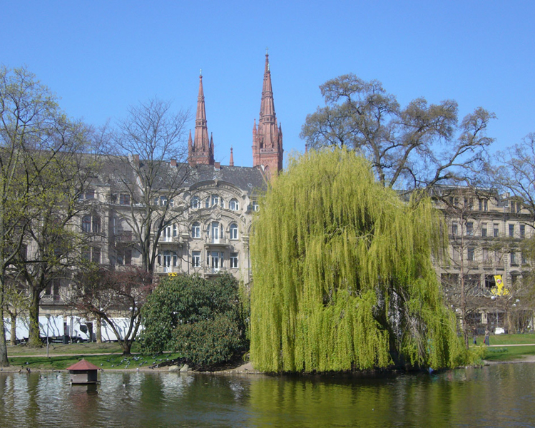Wiesbaden là thủ phủ của bang Hessen của nước Cộng hòa Liên bang Đức và là thành phố lớn thứ hai của bang sau Frankfurt am Main.