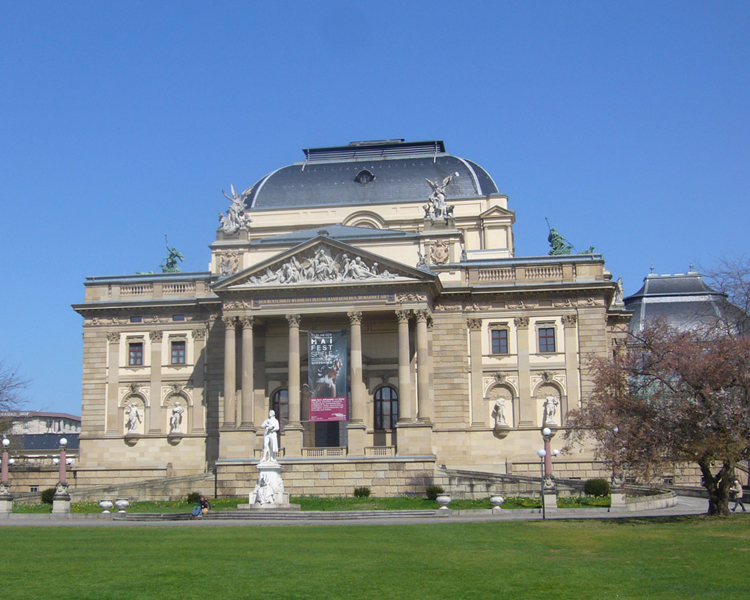 Staatstheater, Nhà hát bang được hoàn thành vào năm 1894.