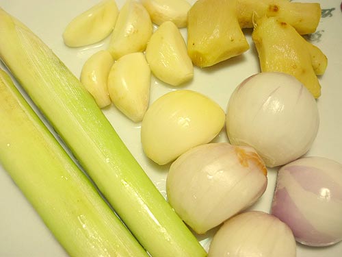 Thơm lừng đùi gà nướng tỏi - 2