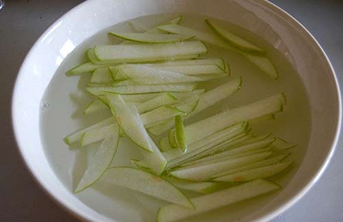 Chua ngọt giòn giòn: Gỏi táo tôm khô - 3