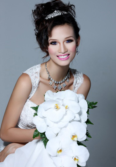 Video làm đẹp: Phong cách trang điểm nhẹ cho cô dâu - 1