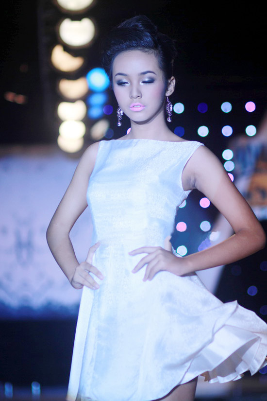 Người mẫu 12 tuổi "lộ hàng" trên sàn catwalk, Thời trang, le hoang bao tran, nguoi mau 12 tuoi, nguoi mau thoi trang, catWalk, teen, tuoi teen, hong que