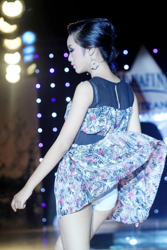 Người mẫu 12 tuổi "lộ hàng" trên sàn catwalk, Thời trang, le hoang bao tran, nguoi mau 12 tuoi, nguoi mau thoi trang, catWalk, teen, tuoi teen, hong que