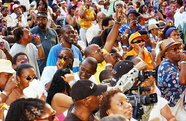 31. Màn đồng diễn Kazoo lớn nhất
Có 3.000 người đã đăng kí tham gia kỉ lục ấn tượng này được tổ chức trên đại lộ 125th St. ở Harlem, New York.
