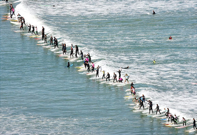 35. Số người lướt sóng nhiều nhất
Sự kiện này diễn ra tại Brazil đã phá kỉ lục trước đó tại Muizenberg tại Cape Town.
