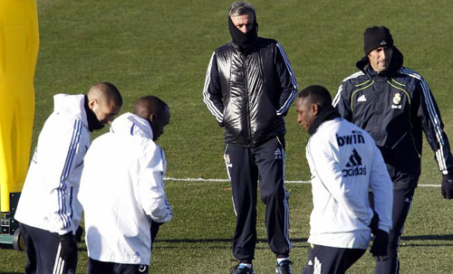 Mourinho ăn mặc kì quái (Những hình ảnh thể thao độc nhất ngày 15/12) - 3