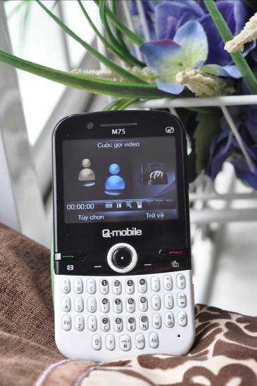 Q-mobile M75 – Cảm ứng 3G, vui không bến bờ - 4