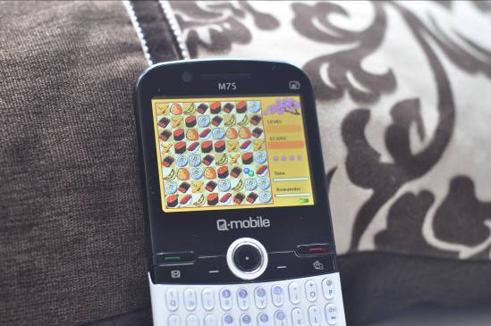 Q-mobile M75 – Cảm ứng 3G, vui không bến bờ - 6