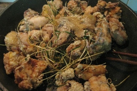 Đổi món cuối tuần với gà rang muối - 12