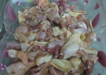 Đổi món cuối tuần với gà rang muối - 7