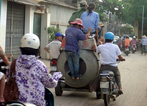 Những chuyến xe “xiếc” giữa thủ đô - 6