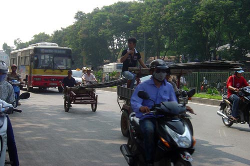 Những chuyến xe “xiếc” giữa thủ đô - 7