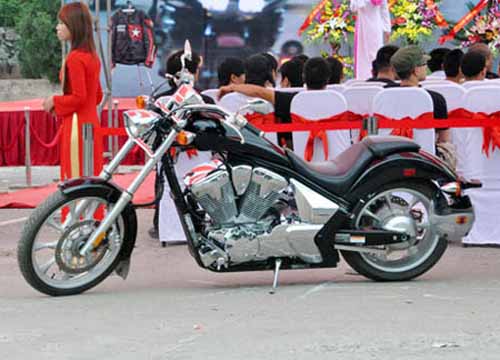 Dàn mô tô 'khủng' lướt trên đường phố Hạ Long - 5