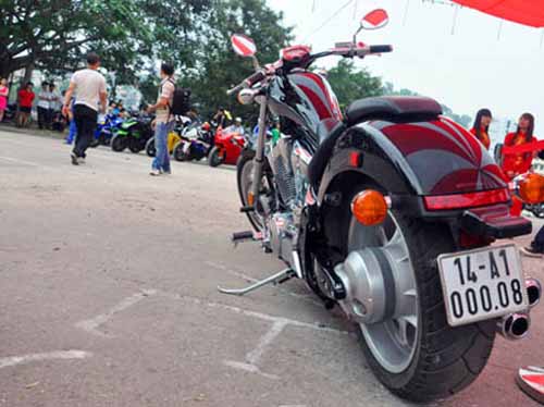 Dàn mô tô 'khủng' lướt trên đường phố Hạ Long - 6