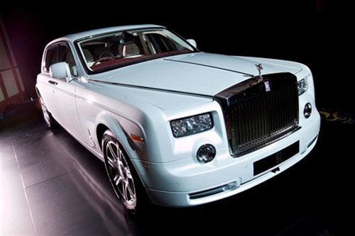 Đại gia Hà Nội tậu Rolls-Royce Phantom gần 30 tỉ đồng - 1