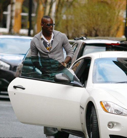 Siêu xe mới tậu của Mario Balotelli bị “tóm” - 1