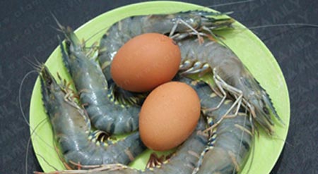 Tôm kho tàu ăn với cơm miễn chê - 1