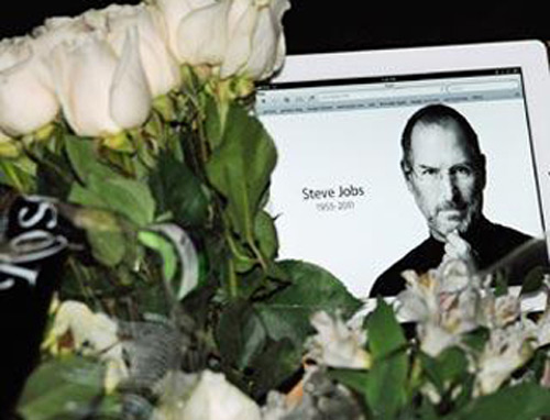 Tại sao sách về Steve Jobs bán chạy nhất năm 2011?, Thời trang Hi-tech, Steve Jobs, sach ve Steve Jobs, Steve Jobs qua doi, Steve, Jobs, Steve Jobs die, Apple