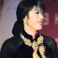Hoài Linh giả gái lần cuối