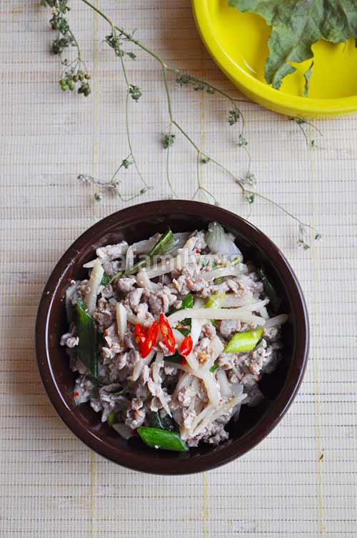 Khai vị hoàn hảo với gỏi bò măng chua - 11