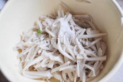 Khai vị hoàn hảo với gỏi bò măng chua - 2