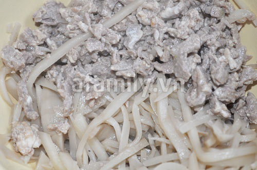 Khai vị hoàn hảo với gỏi bò măng chua - 6
