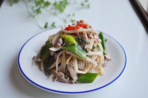 Khai vị hoàn hảo với gỏi bò măng chua - 8