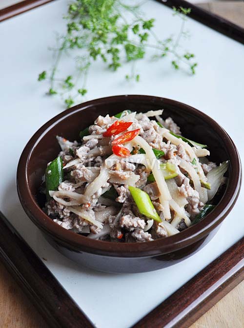Khai vị hoàn hảo với gỏi bò măng chua - 9