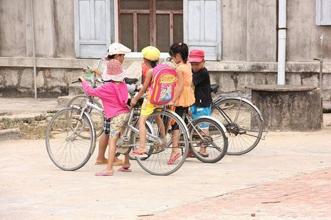 Ngộ nghĩnh hình ảnh trẻ tới trường - 9