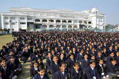 Ngôi trường đông học sinh nhất thế giới - 1