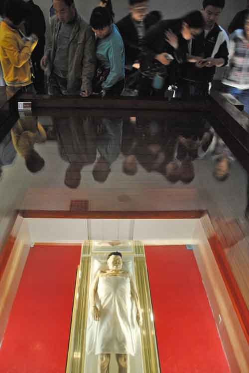 Mysterious beauty mummy 2,000 years - 1