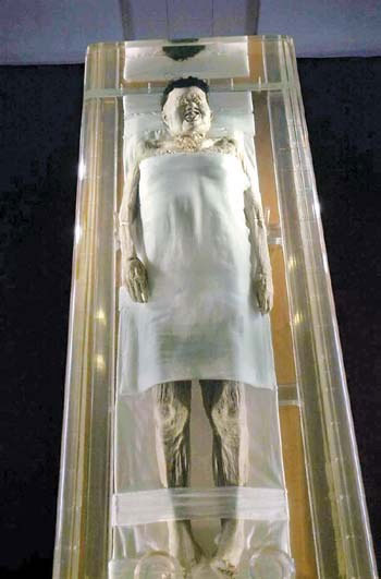 Mysterious beauty mummy 2,000 years - 2