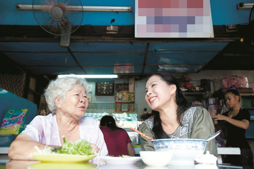 “Chụp lén” sao Việt đi ăn vỉa hè - 1