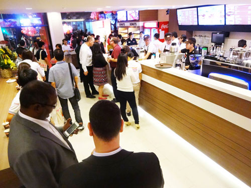 Dunkin’ Donuts hút giới trẻ Sài Thành ngày khai trương - 1