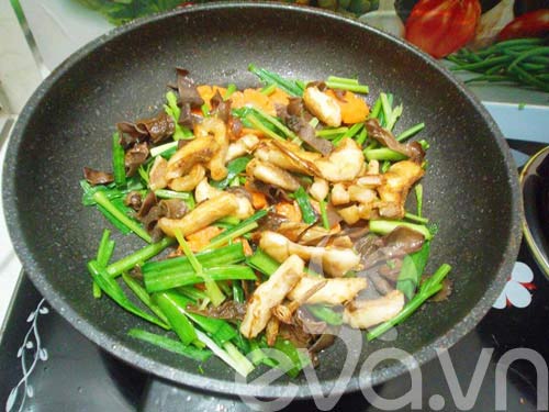 Lạ miệng với cá xào cần tỏi - 10