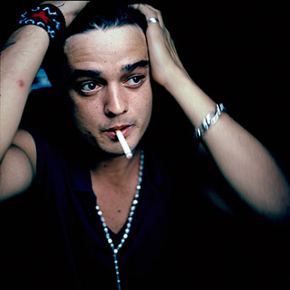 Pete Doherty đánh bạn với mèo con, Ca nhạc - MTV, 