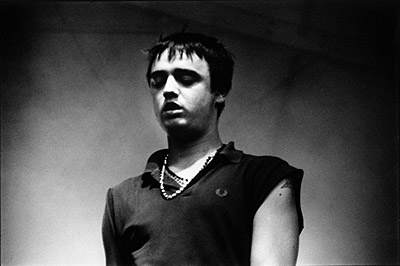 Pete Doherty đánh bạn với mèo con, Ca nhạc - MTV, 