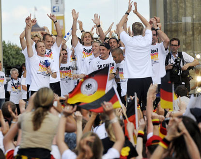 Chùm ảnh: Vinh quy bái tổ, Euro 2012, 