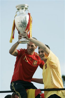 Chùm ảnh: Vinh quy bái tổ, Euro 2012, 