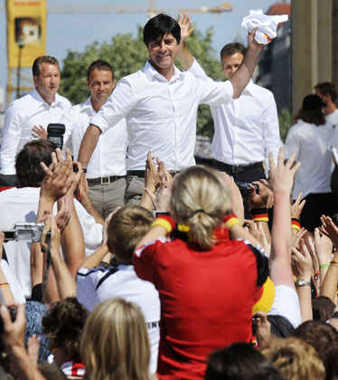 Chùm ảnh: Vinh quy bái tổ, Euro 2012, 