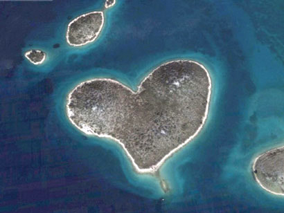 1234402090-heart_island.jpg