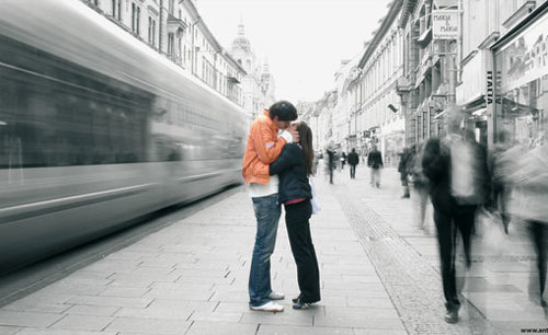 Tranh vui: Khi hôn, tay để ở đâu? - 6